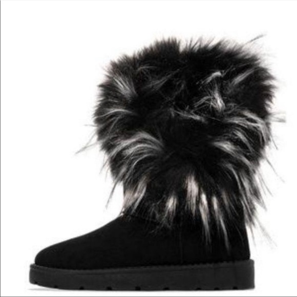 ❌SOLD❌🔥1 LEFT- Asymmetrical Faux Fur Pull On Boots!🔥 - Picture 2 of 9